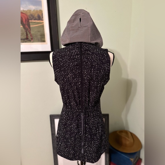Lululemon go distance vest butterfly texture Sz-6 - Picture 7 of 8